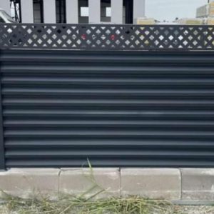modern privacy fence with decorative lattice top